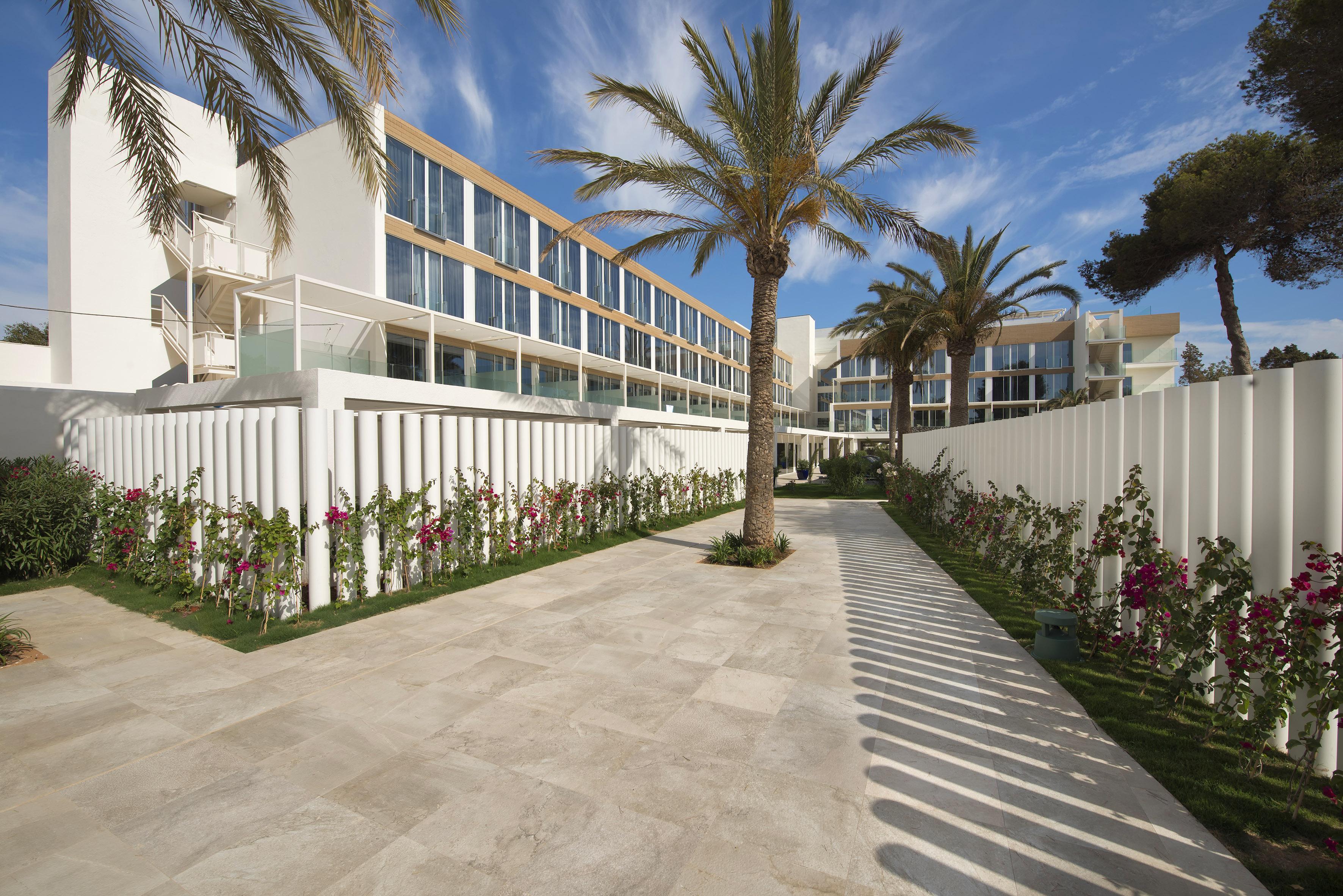 Me Ibiza - The Leading Hotels Of The World Santa Eularia des Riu Dış mekan fotoğraf